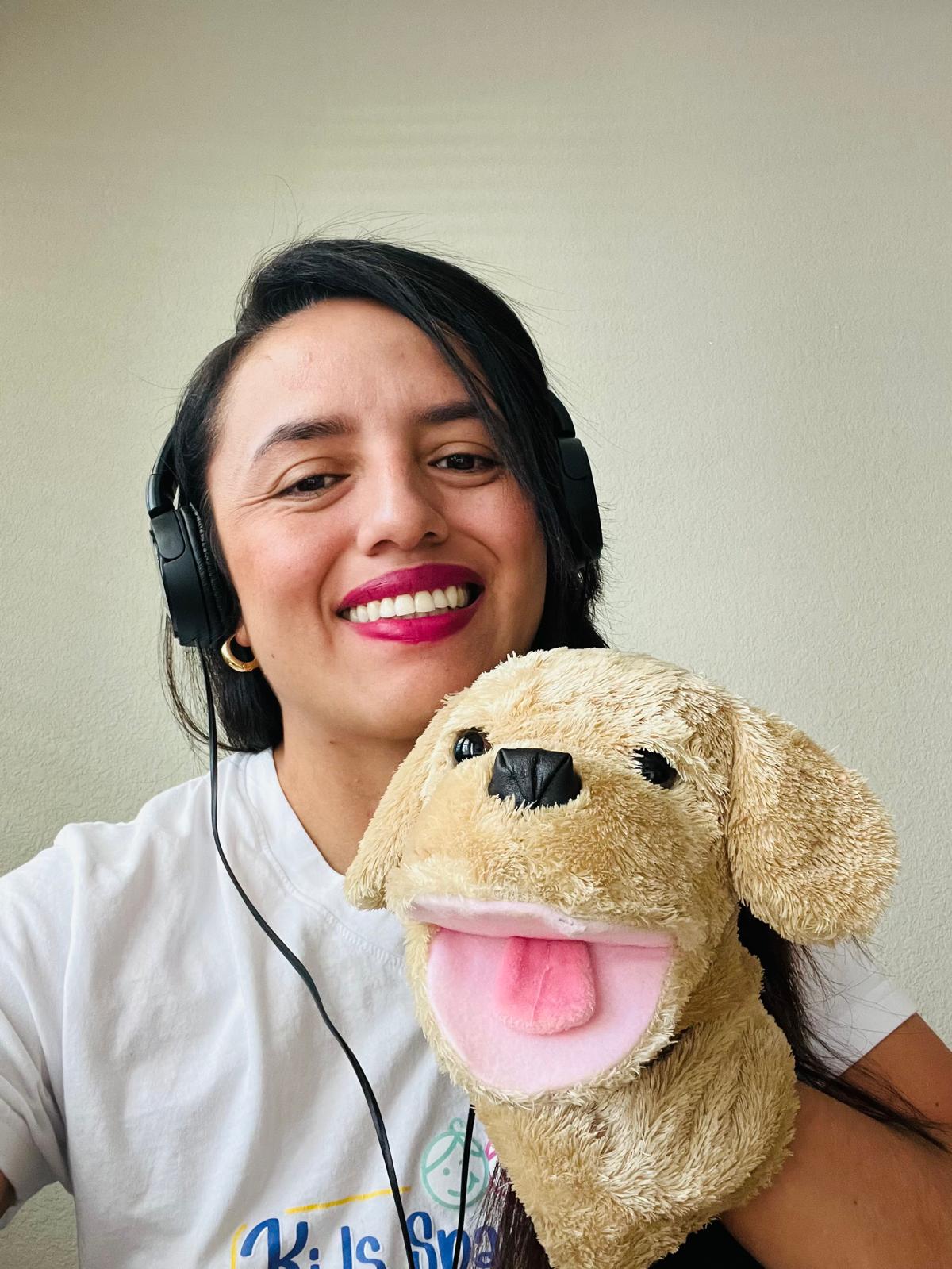 Hoy — maestra de español a niños, online.